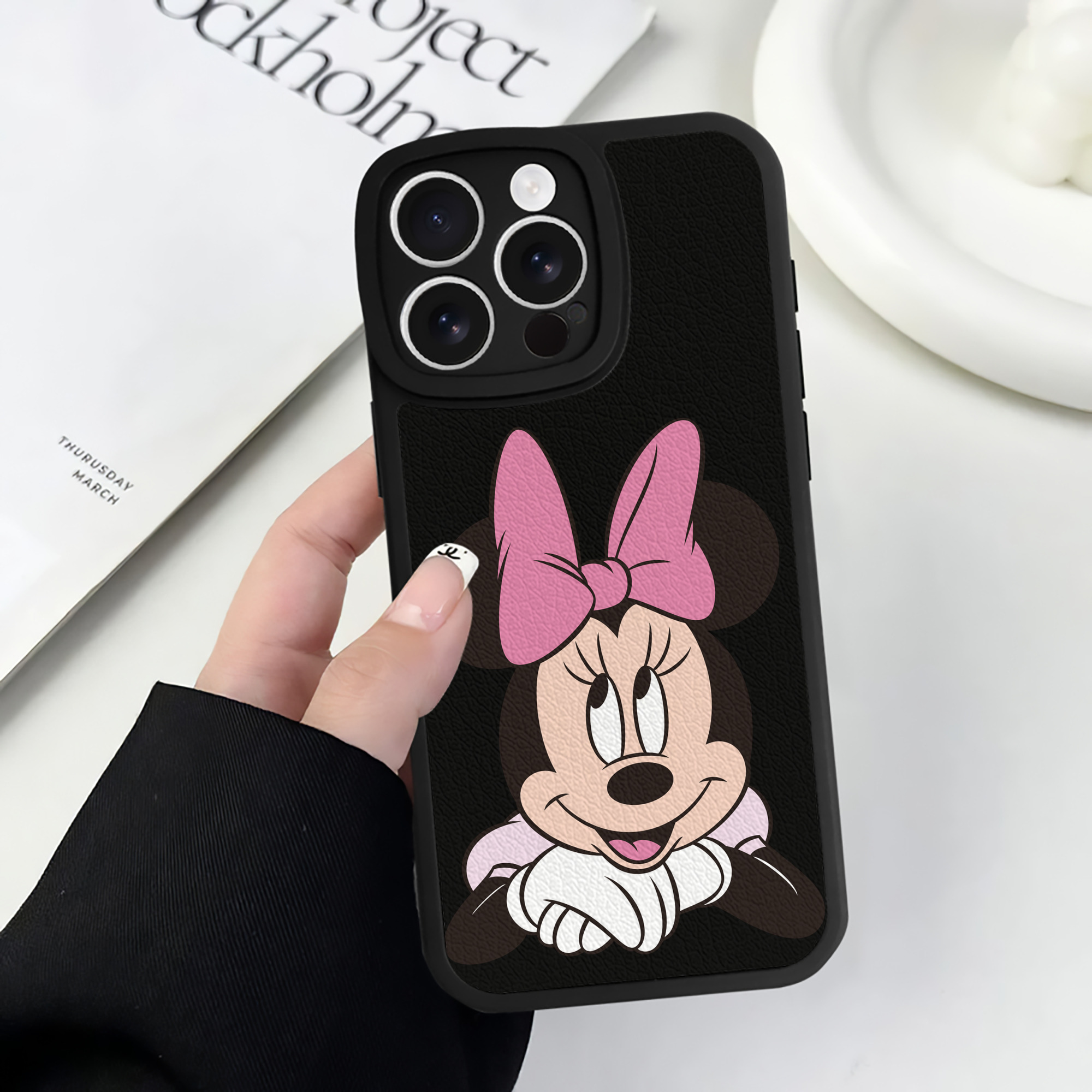 （画像用） ミッキーマウス Mickey Mouse 【iPhone 16シリーズ対応】シリコンスマホケース（レザー調） 材質：シリコン